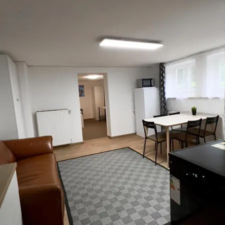 Schöne, Große Monteurwohnung Im Souterrain Bremen