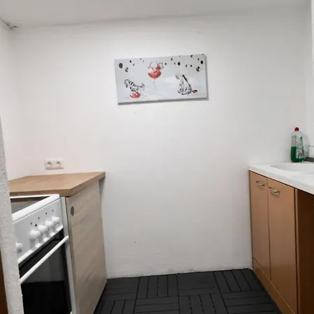 Schoene, Grosse Monteurwohnung Im Souterrain