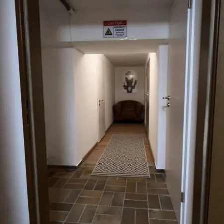 Schöne, Große Monteurwohnung Im Souterrain Bremen