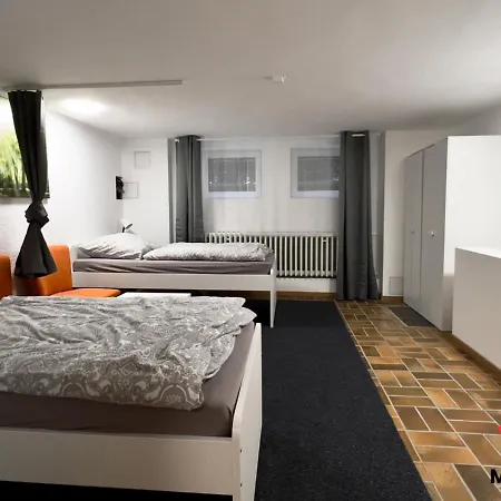 Schoene, Grosse Monteurwohnung Im Souterrain Бремен